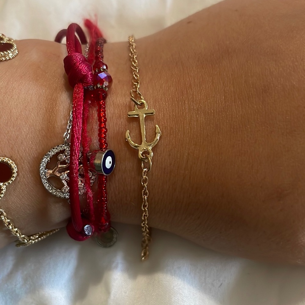 Gorgeous anchor bracelet